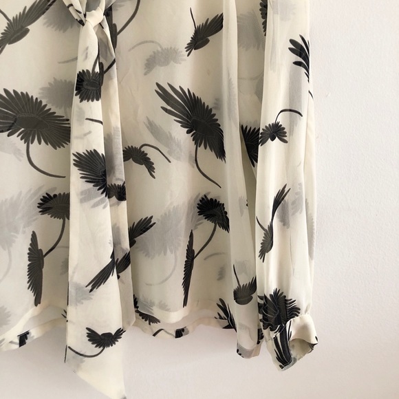 Tucker 100% Silk Daisy Print Blouse - Picture 2 of 5